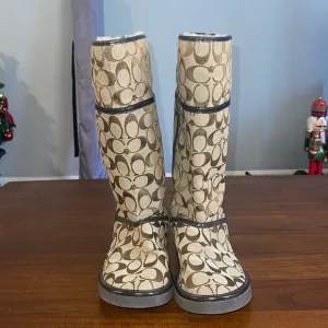Coach ladies Nikole tall winter fur lined foldover boots. A7266. Brown &amp; tan. 9B