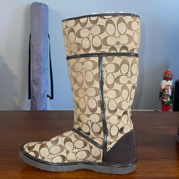 Coach ladies Nikole tall winter fur lined foldover boots. A7266. Brown &amp; tan. 9B