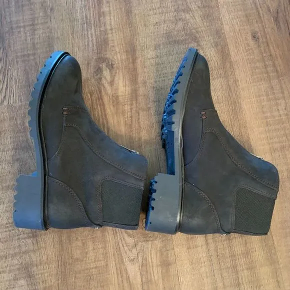 Cobb Hill Women's Nubuck Leather Center Zip Ankle Waterproof Boots Size 6
