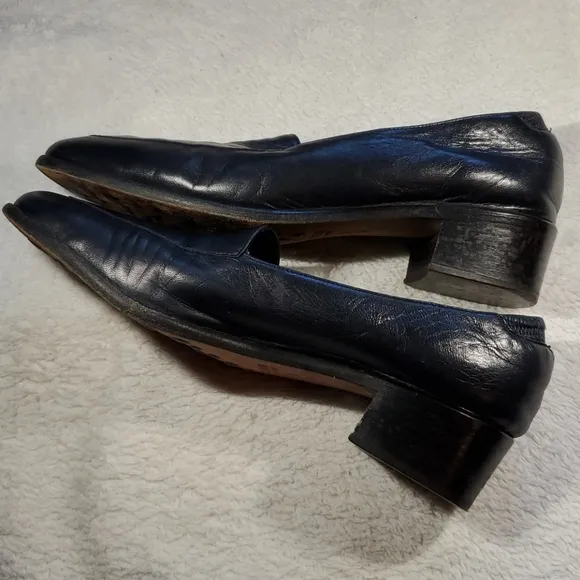 COLE HAAN Black Italian Leather Heeled Loafers size 8 AA EUC
