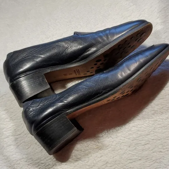 COLE HAAN Black Italian Leather Heeled Loafers size 8 AA EUC