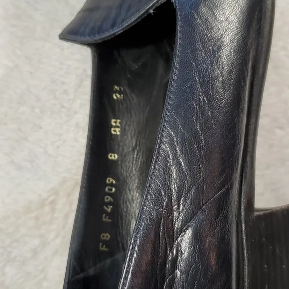 COLE HAAN Black Italian Leather Heeled Loafers size 8 AA EUC