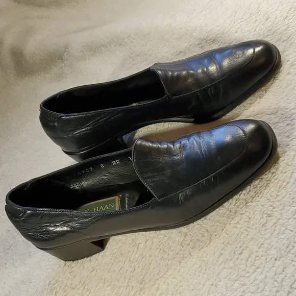 COLE HAAN Black Italian Leather Heeled Loafers size 8 AA EUC