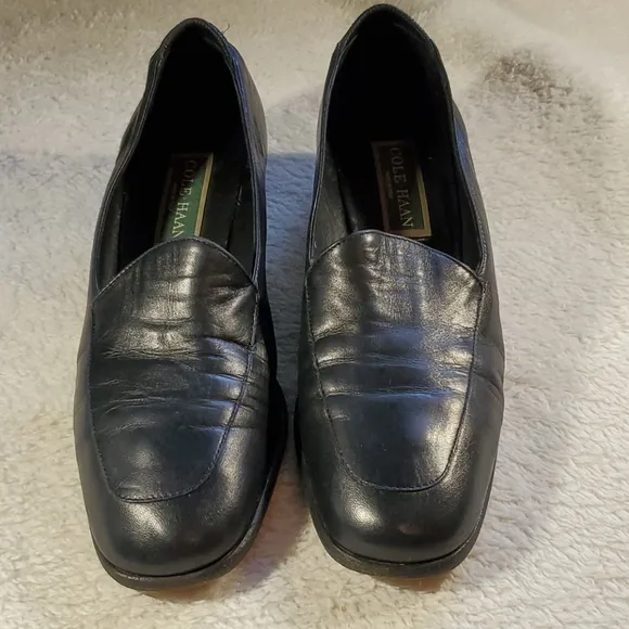 COLE HAAN Black Italian Leather Heeled Loafers size 8 AA EUC