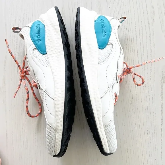 Columbia Men’s Low Breeze Sneakers White Mesh and Coral size 9.5