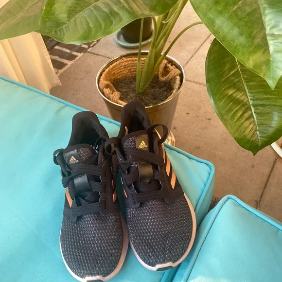 COPY - COPY - Adidas bounce kids sneakers size 4.5 EUC