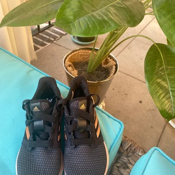 COPY - COPY - Adidas bounce kids sneakers size 4.5 EUC