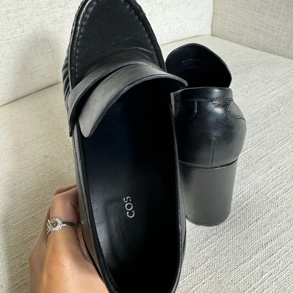 COS - HEELED LEATHER‎ LOAFERS Size -US 6