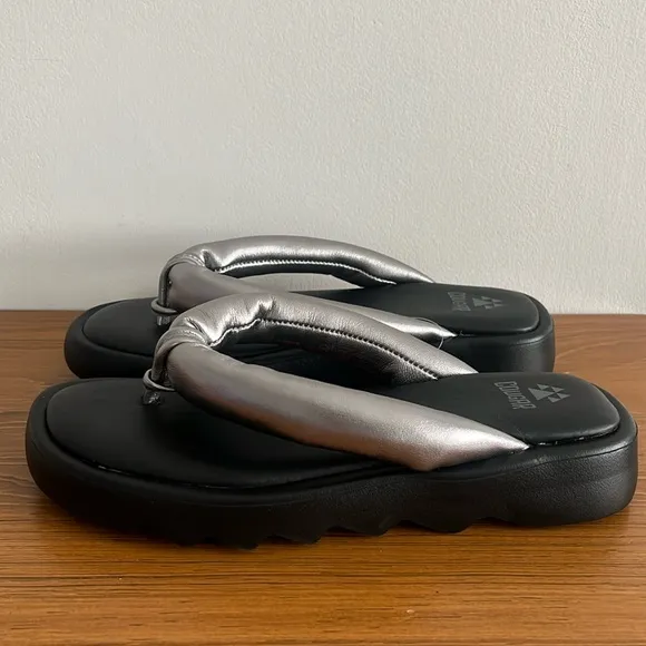 COUGAR Jasmine Metallic Leather Thong Flip Flop Sandal Slides