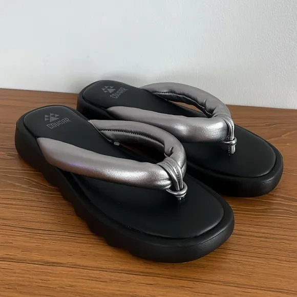 COUGAR Jasmine Metallic Leather Thong Flip Flop Sandal Slides