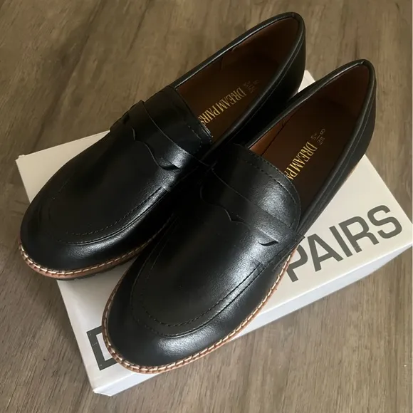 Cute preppy black loafers new with box