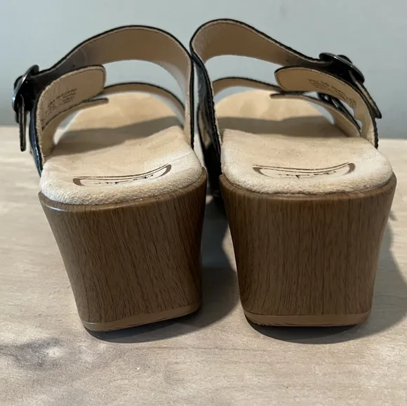 Dansco Sophie Slide Clog Sandals in Black Leather. Size 8.5/39  NWOB