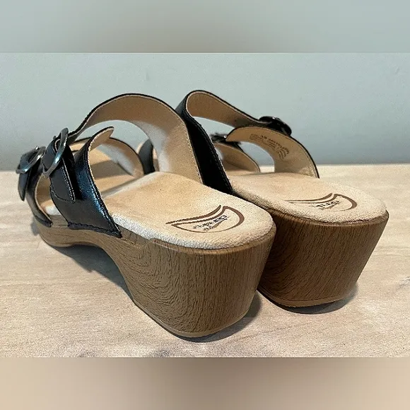 Dansco Sophie Slide Clog Sandals in Black Leather. Size 8.5/39  NWOB