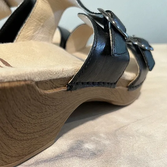 Dansco Sophie Slide Clog Sandals in Black Leather. Size 8.5/39  NWOB