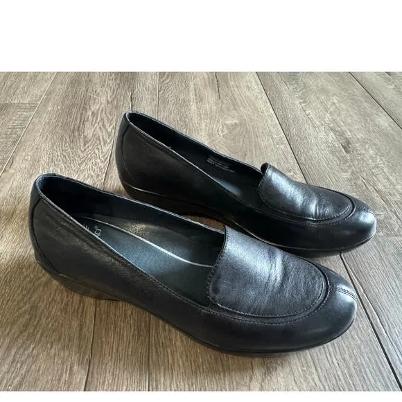 Dansko Black Debra Leather Slip On Loafers Size 39/ US 8.5-9