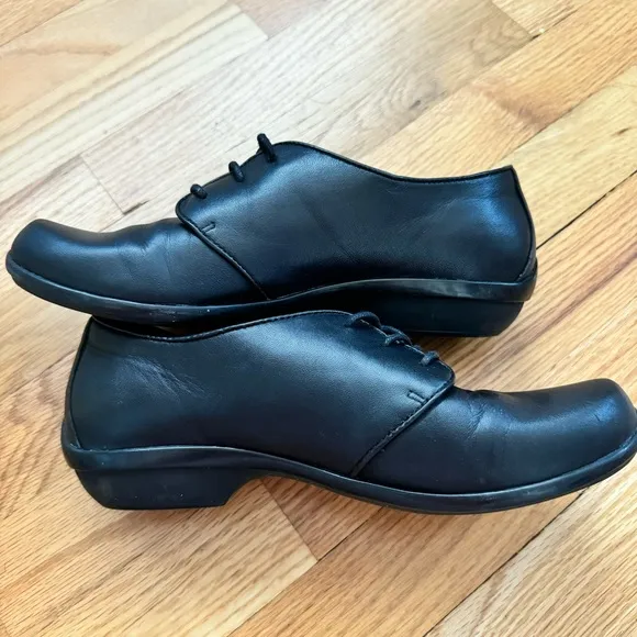 Dansko Olivia lace-up flats loafers oxfords derbies 38 7.5 8 comfort shoes