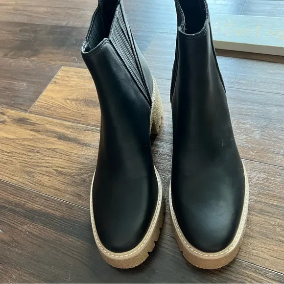 Dolce Vita Harte Leg Sole Boots NWOT