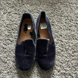 Dolce Vita Navy Blue Velvet Loafers Flats Size 6.5