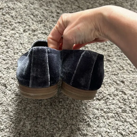 Dolce Vita Navy Blue Velvet Loafers Flats Size 6.5