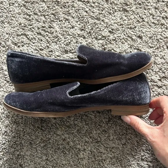 Dolce Vita Navy Blue Velvet Loafers Flats Size 6.5