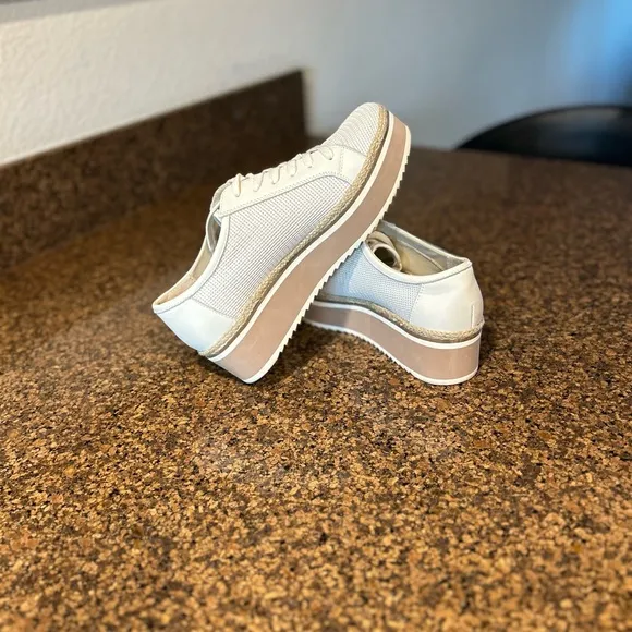 Dolce Vita Telah Sneakers Size: 9.5