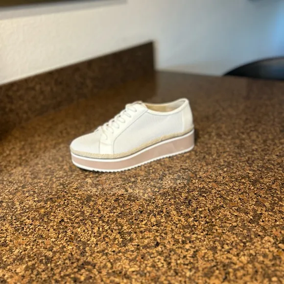 Dolce Vita Telah Sneakers Size: 9.5