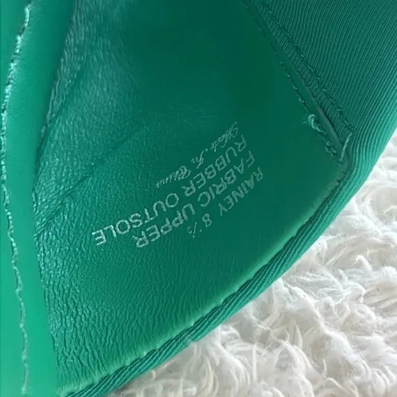Donald Pliner 8 1/2 Rainey Green Stretchy Slides Slip On Effortless Toe Ring NWT