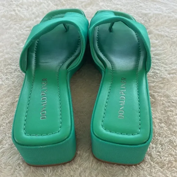 Donald Pliner 8 1/2 Rainey Green Stretchy Slides Slip On Effortless Toe Ring NWT