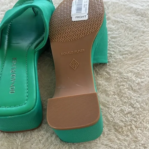 Donald Pliner 8 1/2 Rainey Green Stretchy Slides Slip On Effortless Toe Ring NWT