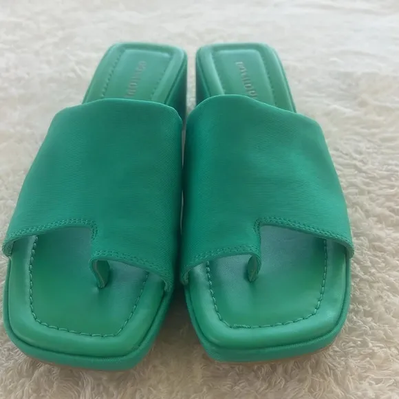 Donald Pliner 8 1/2 Rainey Green Stretchy Slides Slip On Effortless Toe Ring NWT