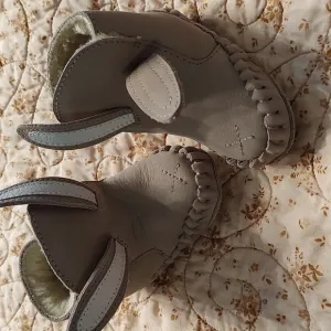 Donsje Leather Boots 0-6 months  Velcro strap fur lined. Gender neutral. EUC