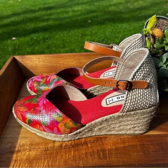 Dorking by Fluchos Red Leather Floral Ankle Strap Espadrilles | Size 39 | 9 NWOT