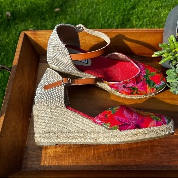 Dorking by Fluchos Red Leather Floral Ankle Strap Espadrilles | Size 39 | 9 NWOT
