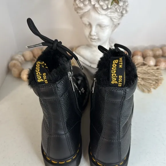 Dr Martens 1460 FAUX FUR LINED LEATHER LACE UP BOOTS Sz 10
