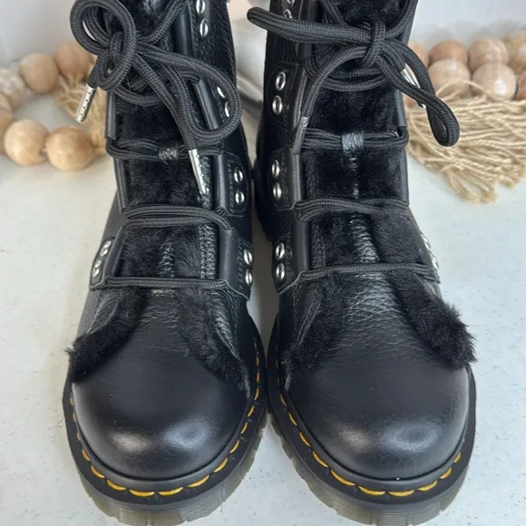 Dr Martens 1460 FAUX FUR LINED LEATHER LACE UP BOOTS Sz 10