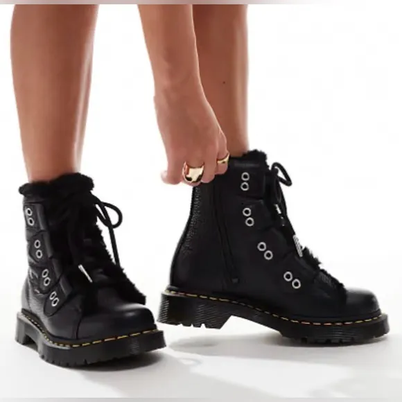 Dr Martens 1460 FAUX FUR LINED LEATHER LACE UP BOOTS Sz 10