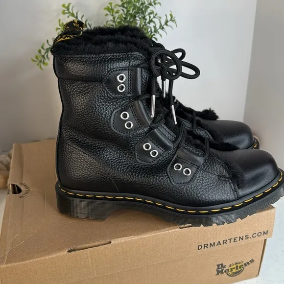 Dr Martens 1460 FAUX FUR LINED LEATHER LACE UP BOOTS Sz 10