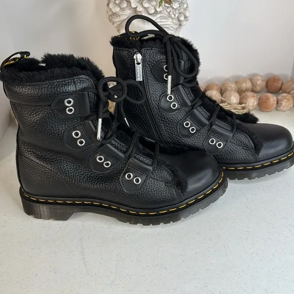 Dr Martens 1460 FAUX FUR LINED LEATHER LACE UP BOOTS Sz 10