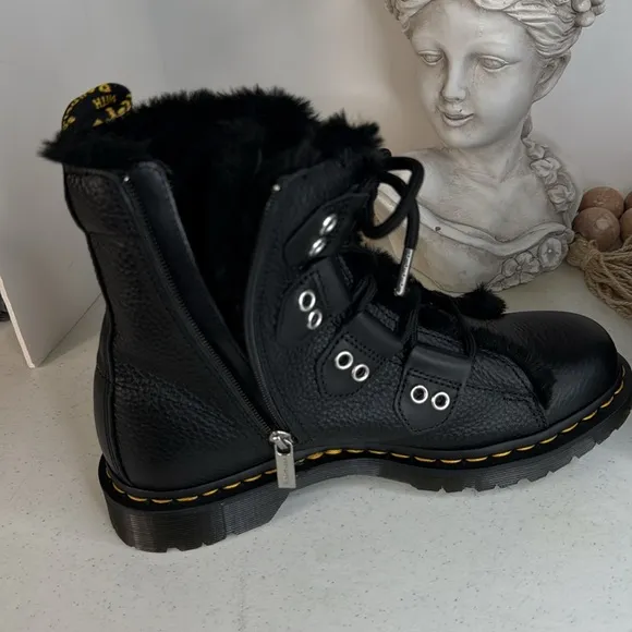 Dr Martens 1460 FAUX FUR LINED LEATHER LACE UP BOOTS Sz 10