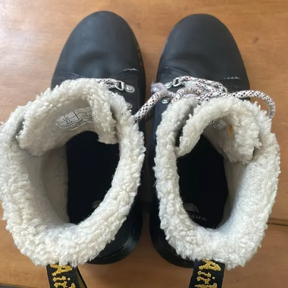 Dr Martens Combs Black Wyoming Women’s Boots Faux Fur Lined Lace Up Size 9