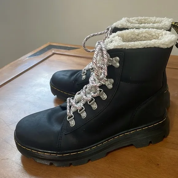 Dr Martens Combs Black Wyoming Women’s Boots Faux Fur Lined Lace Up Size 9