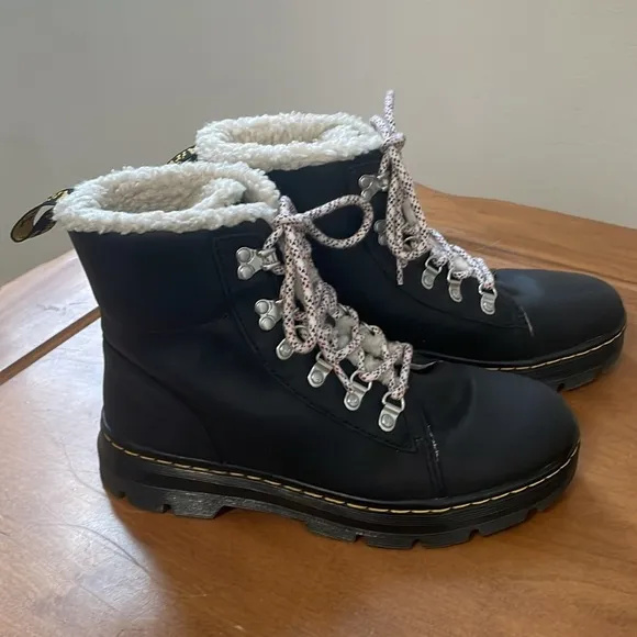 Dr Martens Combs Black Wyoming Women’s Boots Faux Fur Lined Lace Up Size 9