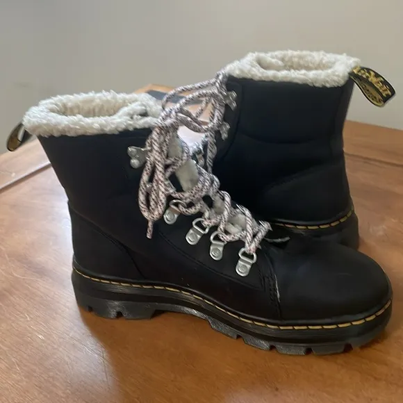 Dr Martens Combs Black Wyoming Women’s Boots Faux Fur Lined Lace Up Size 9