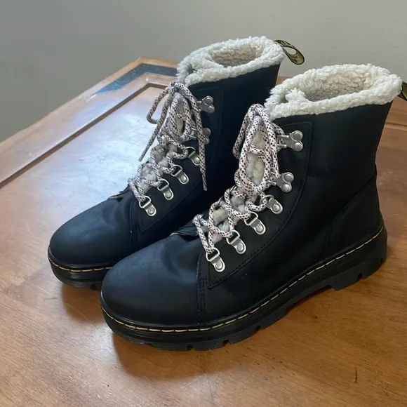 Dr Martens Combs Black Wyoming Women’s Boots Faux Fur Lined Lace Up Size 9