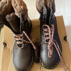 Dr Martens Serena Collar boots