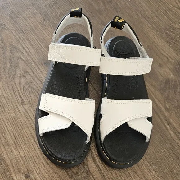 Dr. Martens Vossie Leather Sandals Sz 4