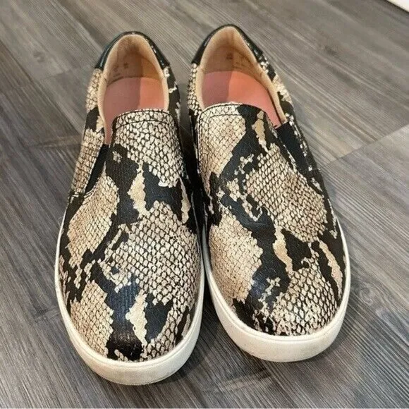 DR. SCHOLL'S Comfort Madison Animal Print Slip On Flats Sneakers Size 8