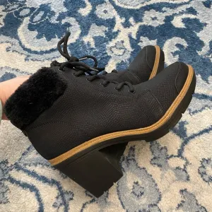 DR. SCHOLLS For The Love Womens 8.5 Black Faux Fur Heeled Ankle Boots Lug Sole