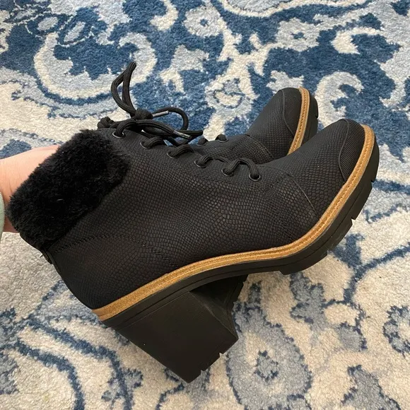 DR. SCHOLLS For The Love Womens 8.5 Black Faux Fur Heeled Ankle Boots Lug Sole