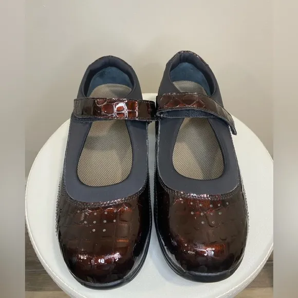 DREW women’s burgundy rose croc embossed slip resistant Mary Jane shoes